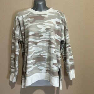 VERSONA Camo Crew Neck Lounge Sweatshirt, Size M, EUC